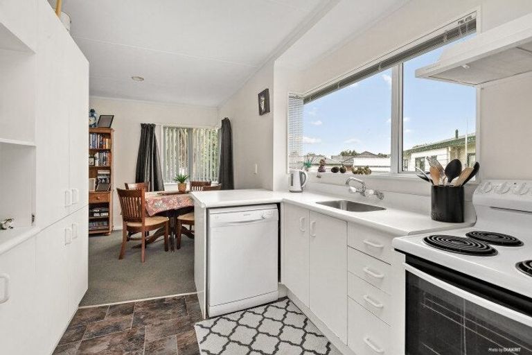 Photo of property in 16 Rosehill Place, Nawton, Hamilton, 3200