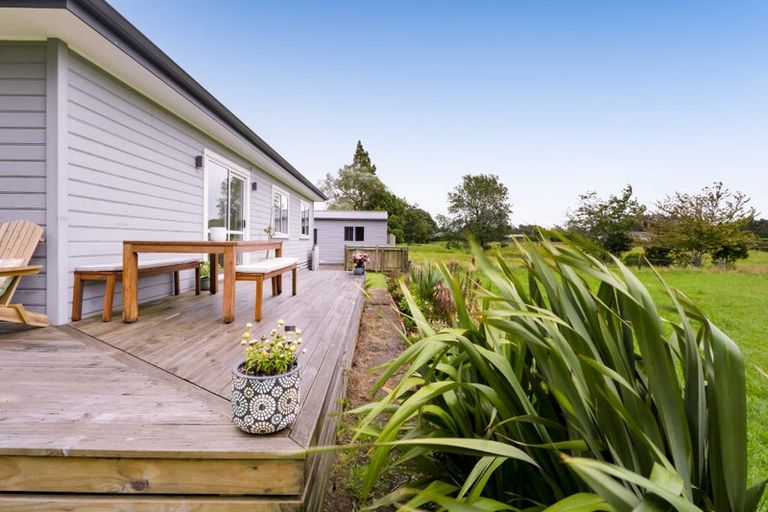 Photo of property in 8 Manatu Lane, Inglewood, 4330