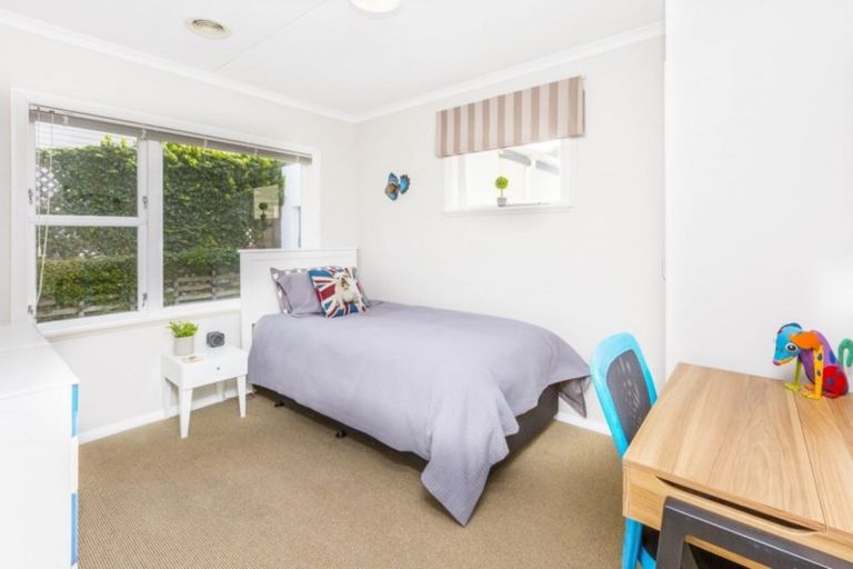 Photo of property in 68 Oakleigh Street, Maungaraki, Lower Hutt, 5010