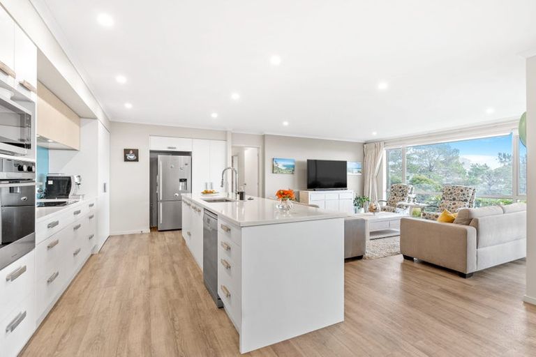 Photo of property in 16 Ruth Craig Place, Stanmore Bay, Whangaparaoa, 0932