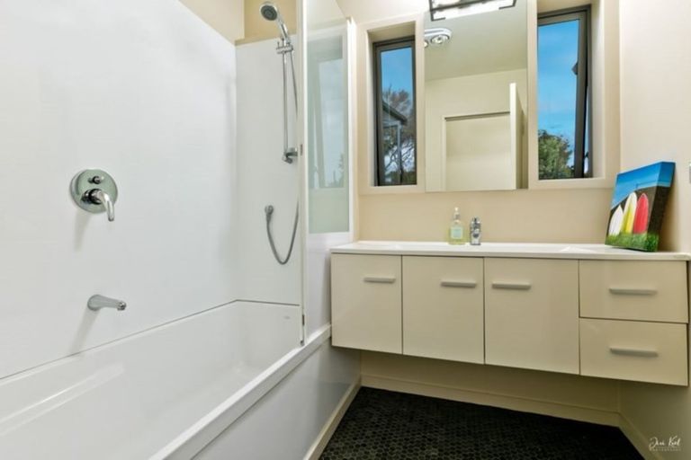 Photo of property in 10 Remu Place, Greenhithe, Auckland, 0632