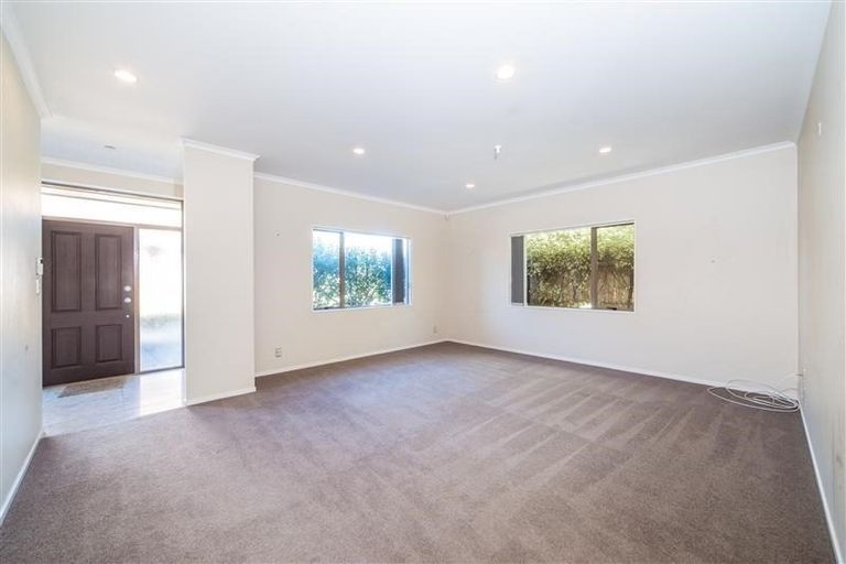 Photo of property in 16f Lincoln Road, Henderson, Auckland, 0610