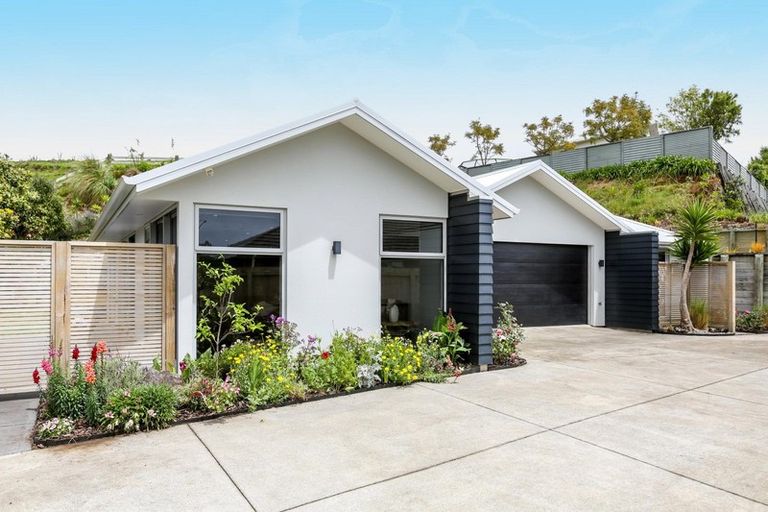 Photo of property in 17a Heta Road, Highlands Park, New Plymouth, 4312