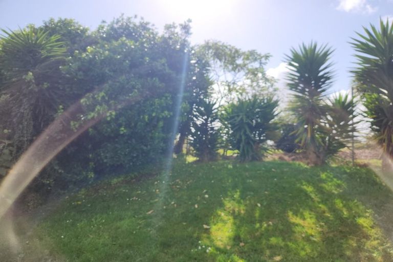 Photo of property in 11 Balwyn Place, Clendon Park, Auckland, 2103