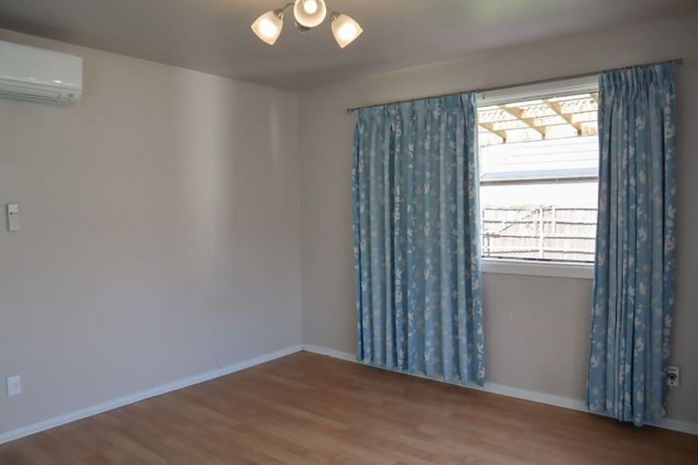 Photo of property in 67 Memorial Avenue, Ilam, Christchurch, 8053