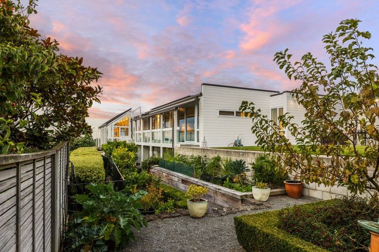 Photo of property in 12 Balmoral Lane, Redcliffs, Christchurch, 8081