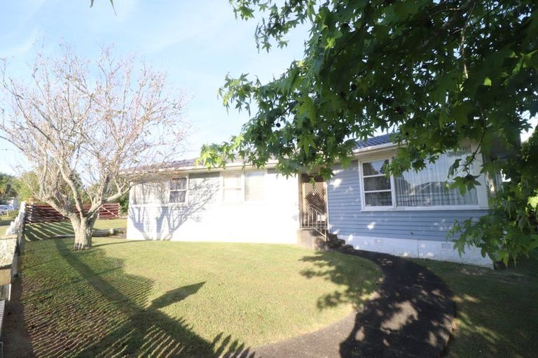 Photo of property in 1 Ngatoa Place, Glenfield, Auckland, 0629