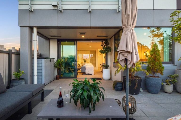 Photo of property in 205/8 Waikumete Road, Glen Eden, Auckland, 0602