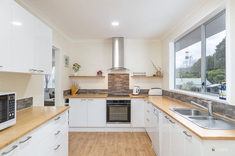 Photo of property in 31 Wyndham Road, Pinehaven, Upper Hutt, 5019
