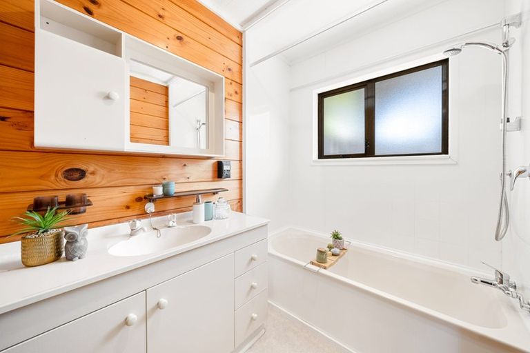 Photo of property in 31 Dale Road, Raumati South, Paraparaumu, 5032