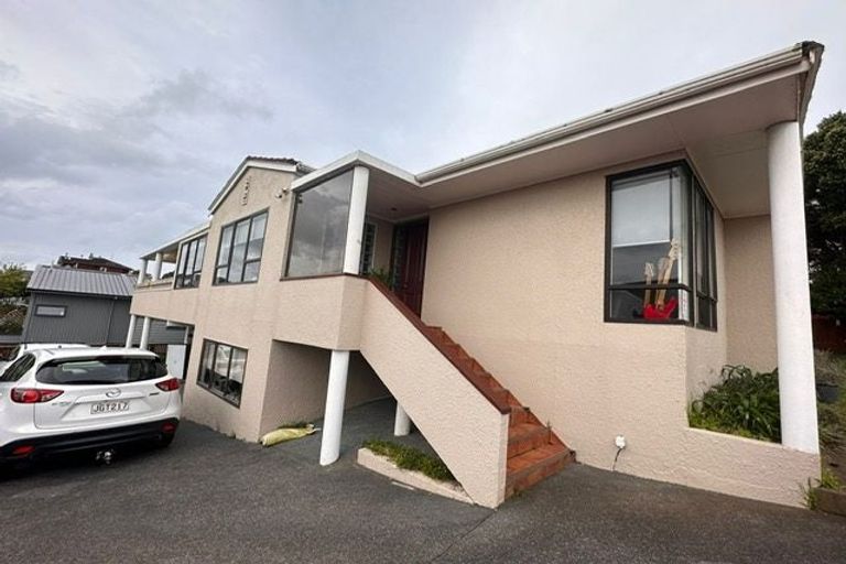 Photo of property in 9 Gwenand Place, Botany Downs, Auckland, 2010