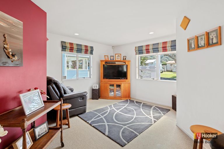 Photo of property in 31 Ocean View Road, Waihi Beach, 3611