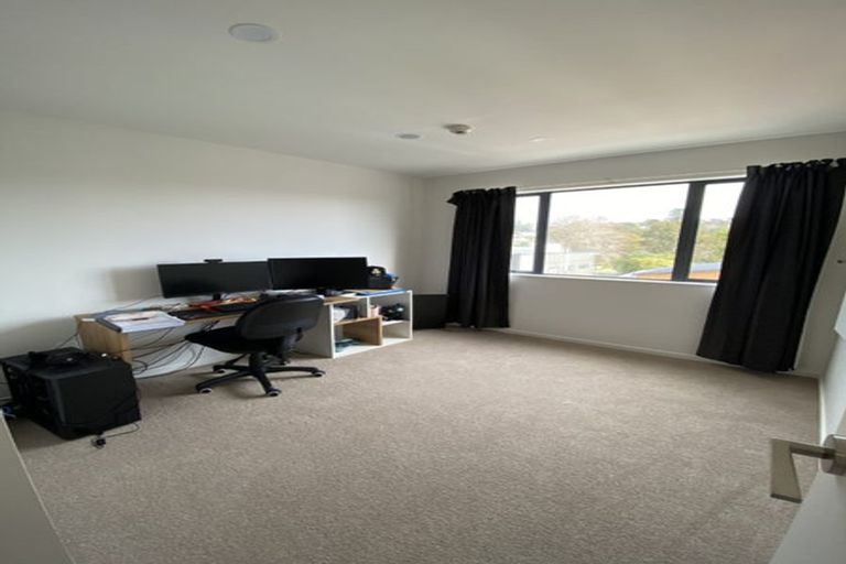 Photo of property in 19 Hewlett Road, Massey, Auckland, 0614