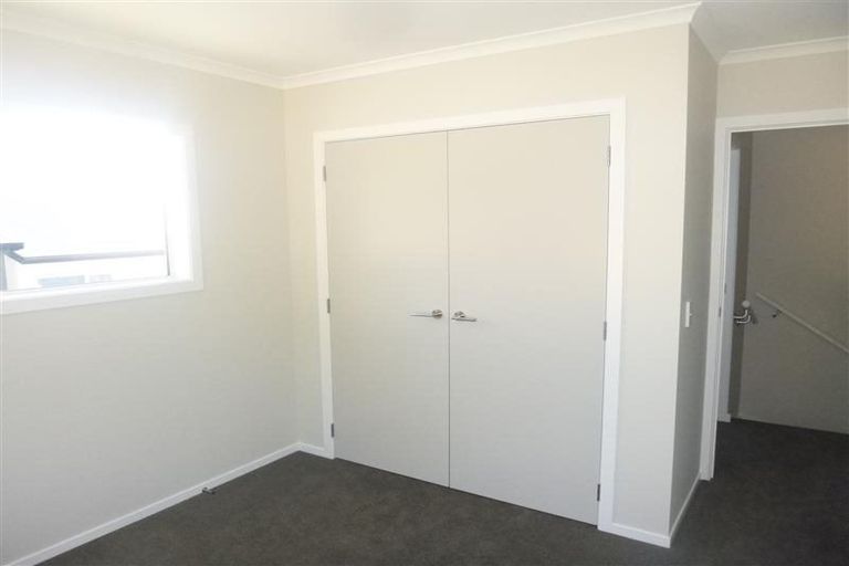 Photo of property in 8/20 Glanmire Road, Newlands, Wellington, 6037