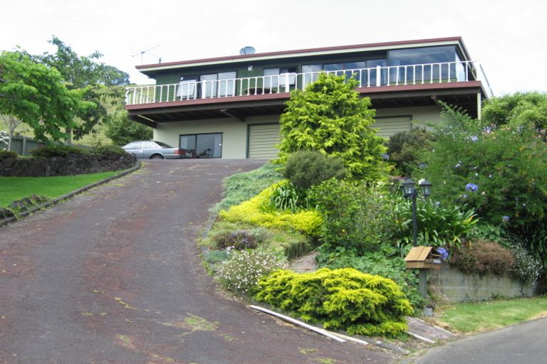 Photo of property in 2 Matchett Way, Mangere Bridge, Auckland, 2022
