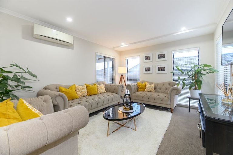 Photo of property in 99a Awaroa Road, Sunnyvale, Auckland, 0612