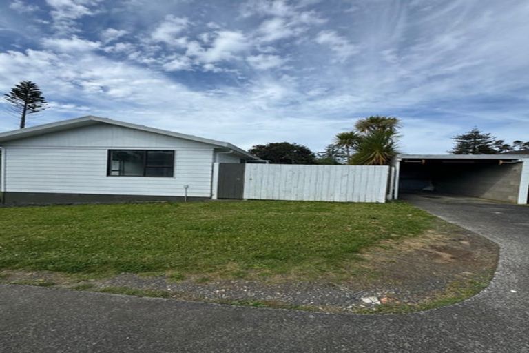 Photo of property in 1/83 Luanda Drive, Ranui, Auckland, 0612
