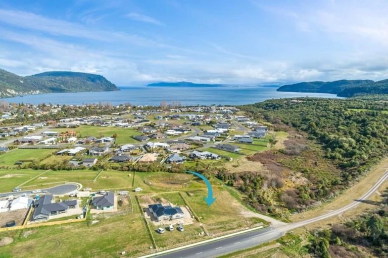 Photo of property in 15 Kahikatea Drive, Kinloch, Taupo, 3377