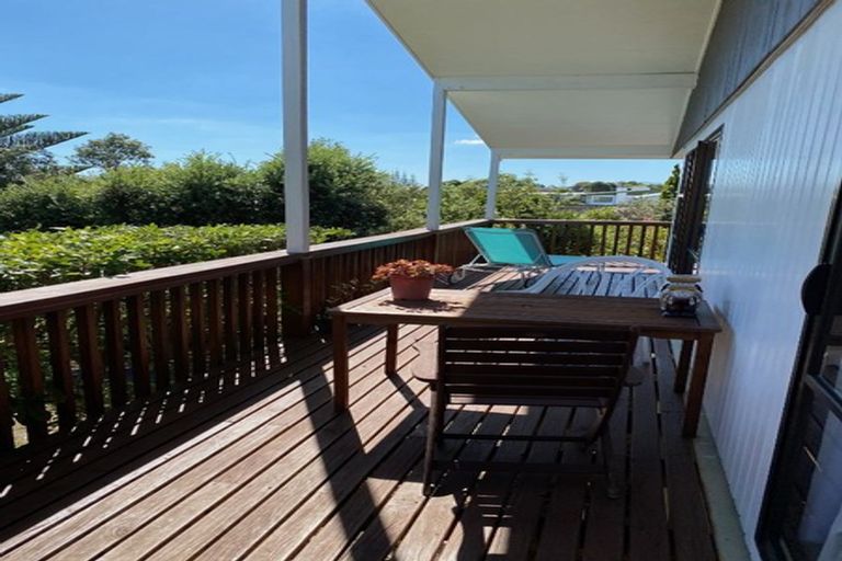 Photo of property in 40 Queens Road, Waikanae Beach, Waikanae, 5036