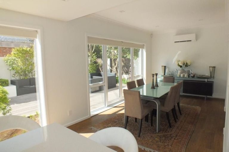 Photo of property in 16 Poynder Avenue, Merivale, Christchurch, 8014