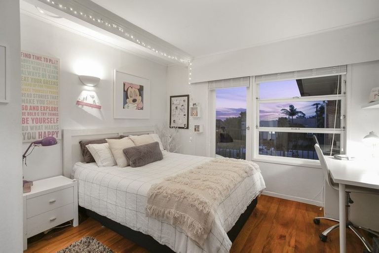 Photo of property in 104 Aberdeen Road, Campbells Bay, Auckland, 0620