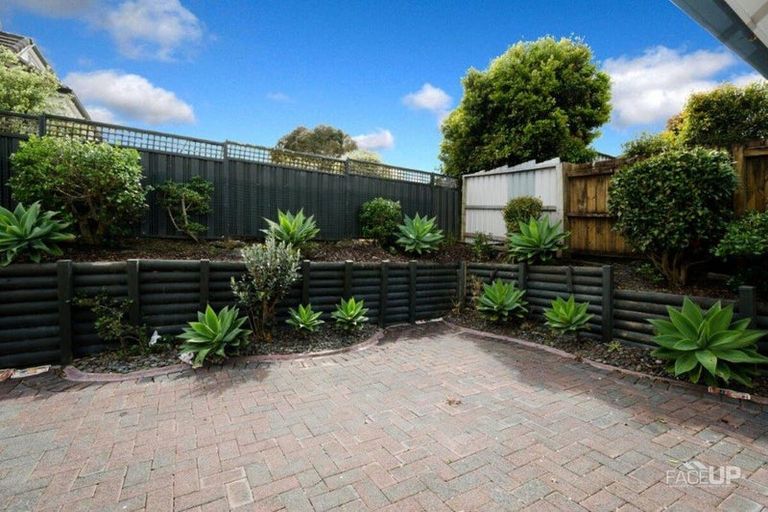 Photo of property in 128 Wiseley Road, West Harbour, Auckland, 0618