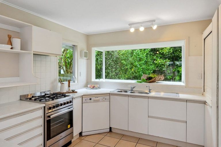 Photo of property in 3a Iti Grove, Waikanae, 5036