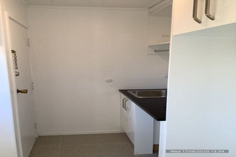 Photo of property in 12 Penruddocke Road, Half Moon Bay, Auckland, 2012