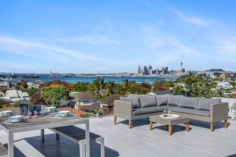 Photo of property in 6/6 Bruce Street, Northcote Point, Auckland, 0627