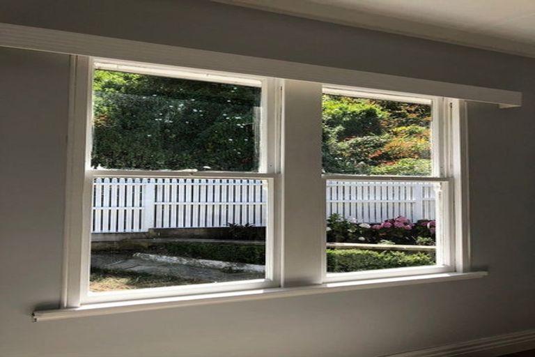 Photo of property in 86 Todman Street, Brooklyn, Wellington, 6021