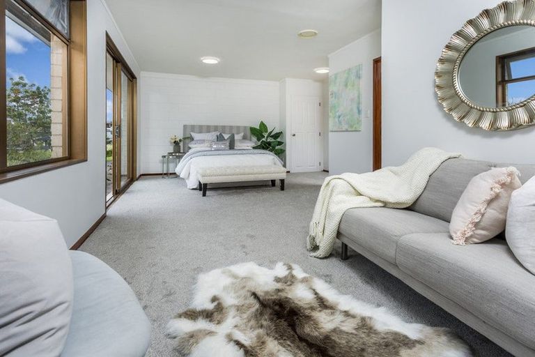 Photo of property in 58 Ravenwood Drive, Forrest Hill, Auckland, 0620