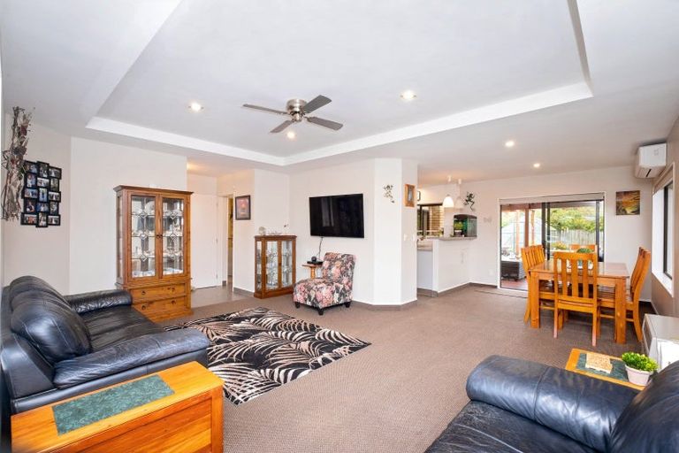 Photo of property in 14 Kingsgate Avenue, Havelock North, 4130
