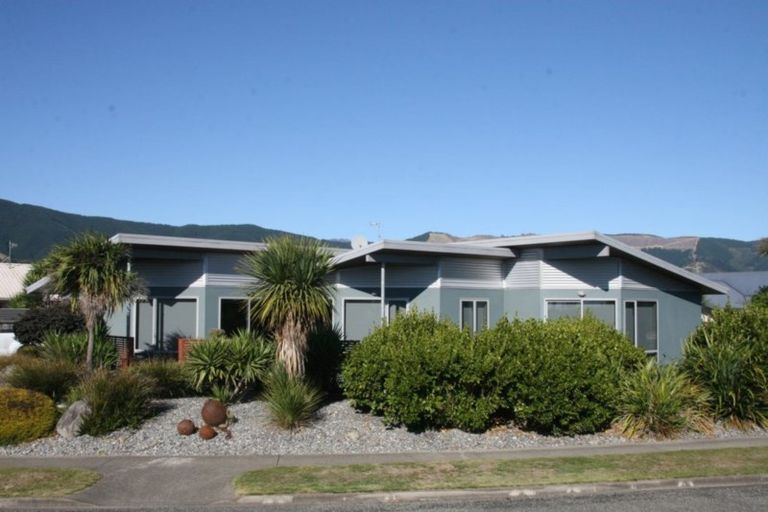 Photo of property in 35 Monaco View, Stoke, Nelson, 7011