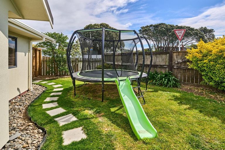 Photo of property in 59 Kapiti Crescent, Titahi Bay, Porirua, 5022