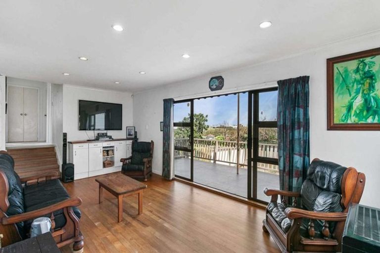 Photo of property in 12 Ellesmere Crescent, Pakuranga Heights, Auckland, 2010