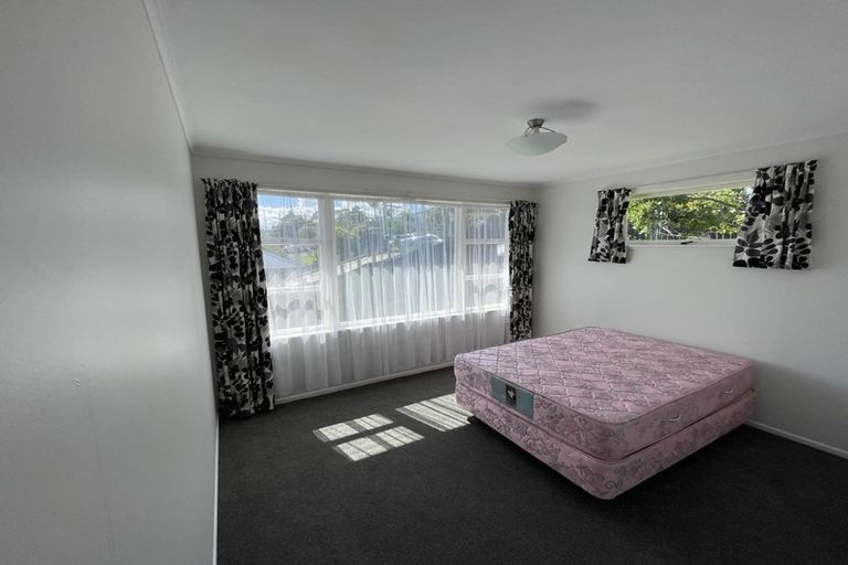 Photo of property in 60 Colwill Road, Massey, Auckland, 0614