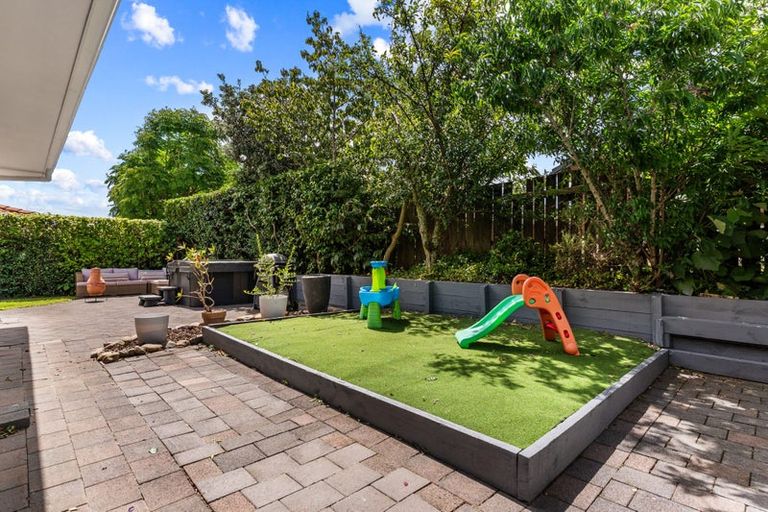 Photo of property in 2/13 Pinewood Grove, Botany Downs, Auckland, 2010