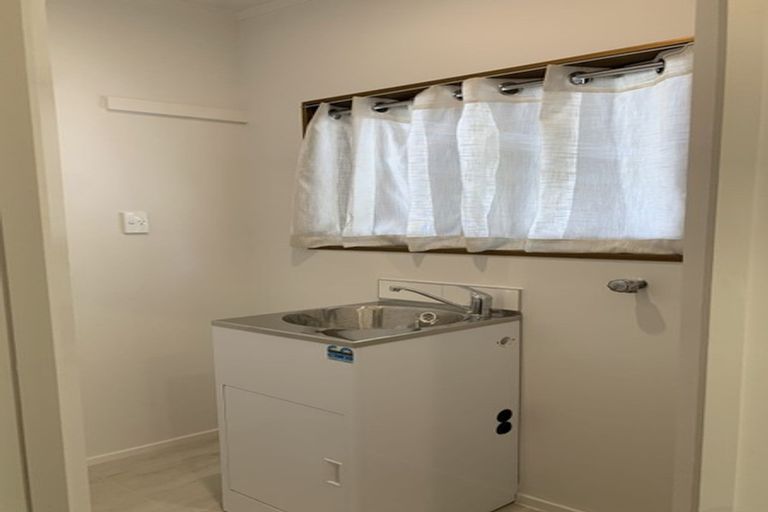 Photo of property in 2/371 Wairau Road, Totara Vale, Auckland, 0629