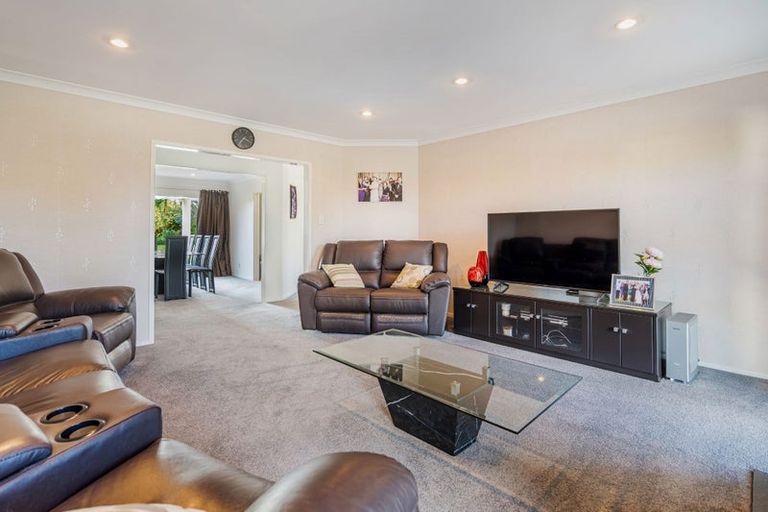 Photo of property in 88 Boord Crescent, Kumeu, 0891