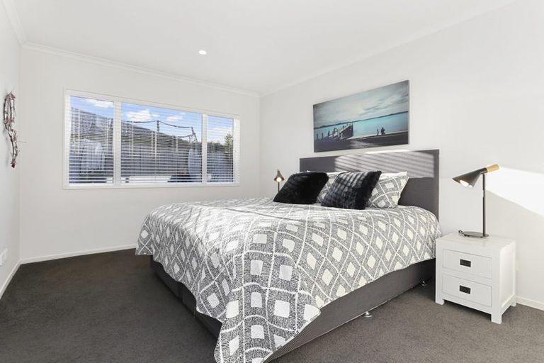 Photo of property in 44b Gilbransen Road, Kumeu, 0810