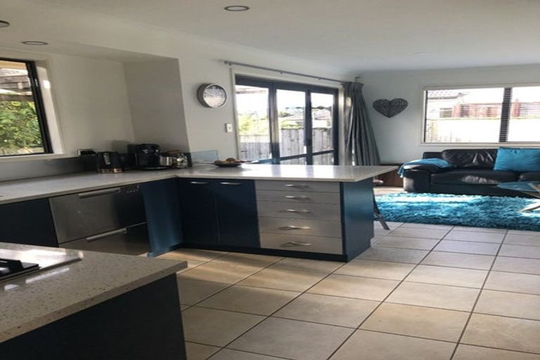 Photo of property in 79 Mt Lebanon Crescent, The Gardens, Auckland, 2105