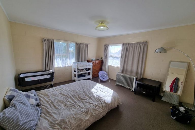 Photo of property in 2 Konini Road, Titirangi, Auckland, 0604