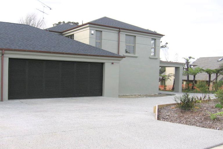 Photo of property in 17 Waipuia Place, Greenhithe, Auckland, 0632