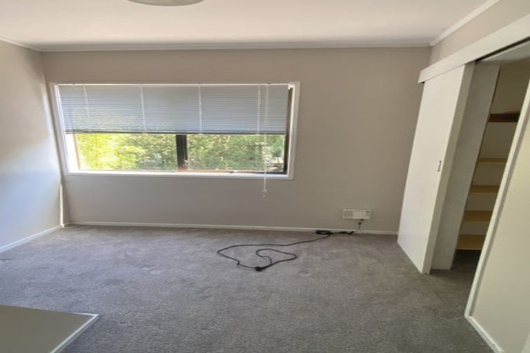 Photo of property in 43 Deverell Place, Northcross, Auckland, 0632