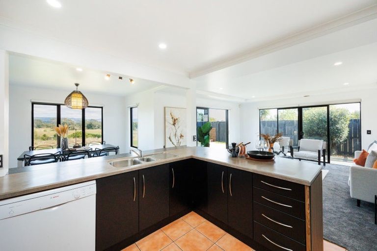 Photo of property in 69 Royal Oak Drive, Kelvin Grove, Palmerston North, 4414