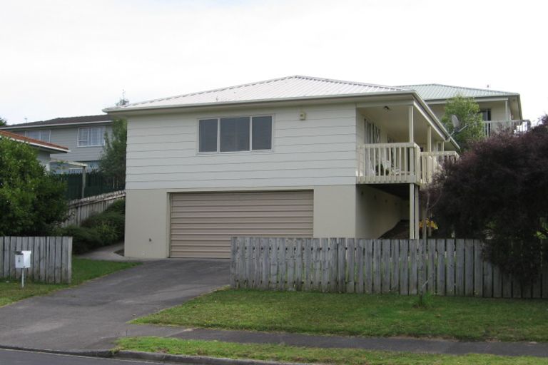 Photo of property in 1/32 Elizabeth Drive, West Harbour, Auckland, 0618