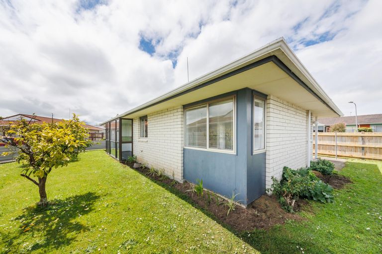 Photo of property in 5 Herbert Avenue, Cloverlea, Palmerston North, 4412