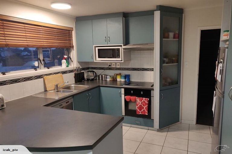 Photo of property in 1 Kayle Glen, West Harbour, Auckland, 0618