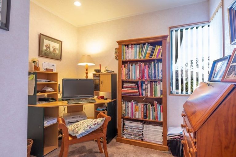 Photo of property in 16 Runanga Grove, Waikanae, 5036