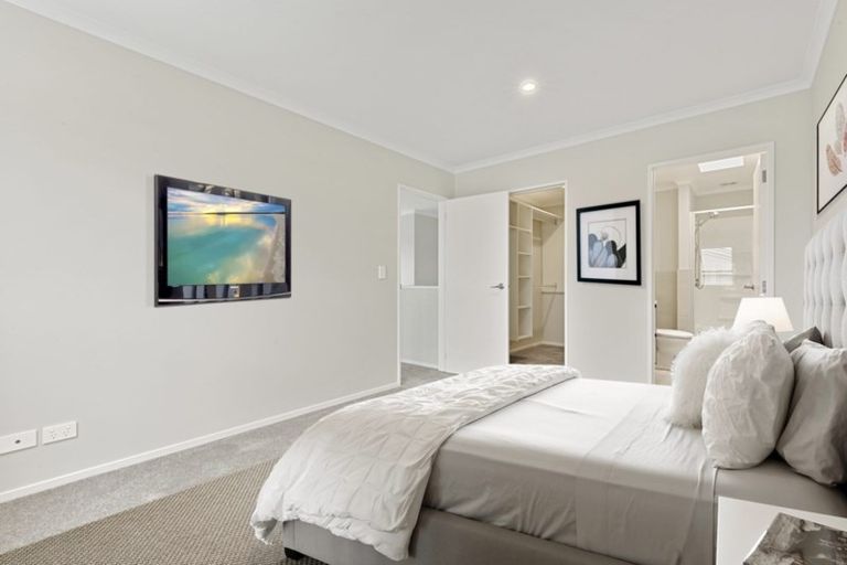 Photo of property in 2 Briddock Way, Swanson, Auckland, 0614